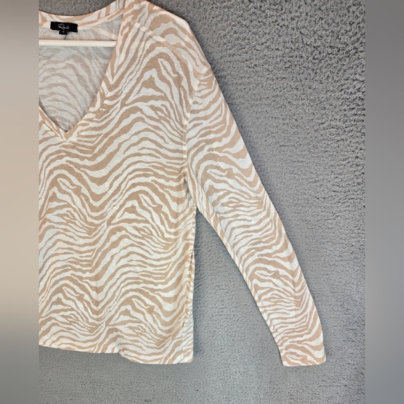 Rails Womens sz S The Sami Long Sleeve V-Neck T-Shirt Tan Abstract Tiger Print - Picture 5 of 15